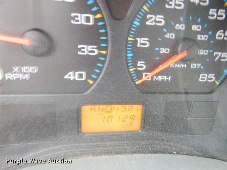 image for item FH9340 2006 International 7400 truck cab and chassis