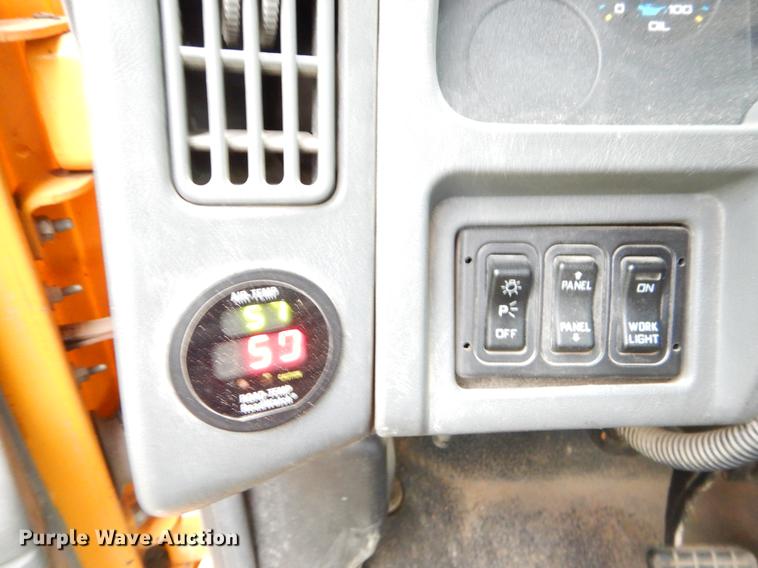 image for item FH9340 2006 International 7400 truck cab and chassis