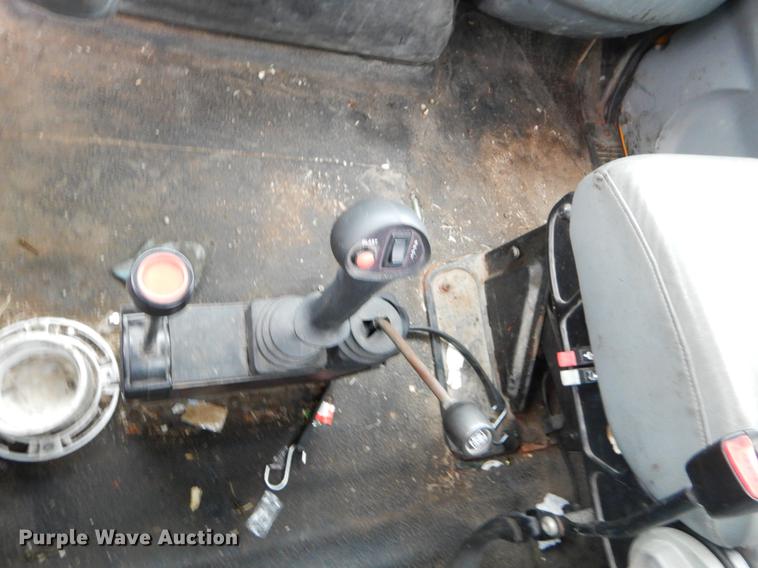 image for item FH9340 2006 International 7400 truck cab and chassis