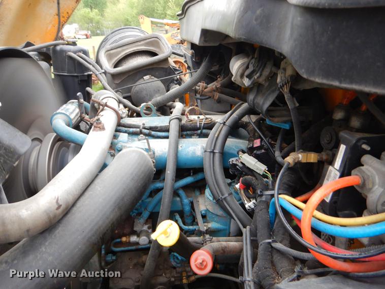 image for item FH9340 2006 International 7400 truck cab and chassis