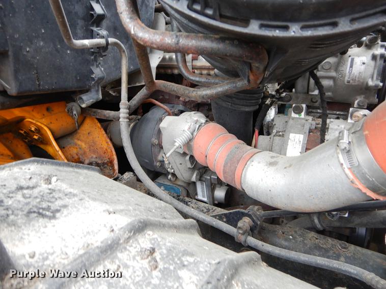 image for item FH9340 2006 International 7400 truck cab and chassis