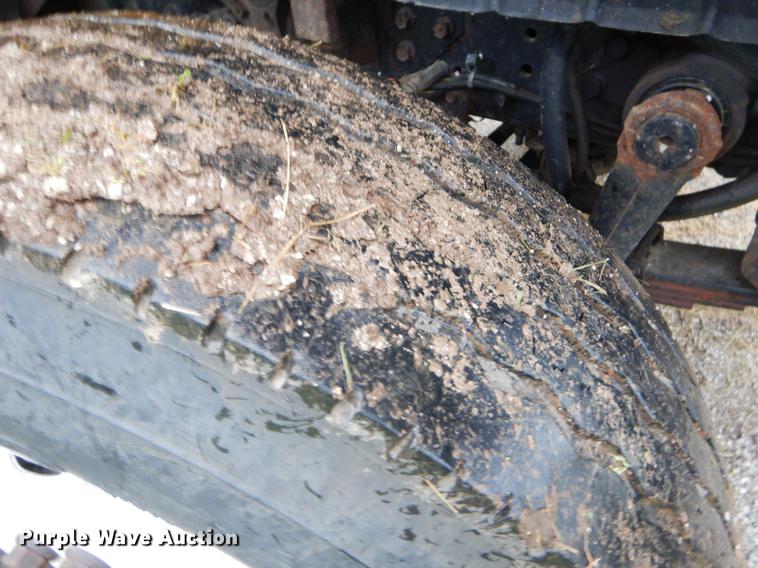 image for item FH9340 2006 International 7400 truck cab and chassis