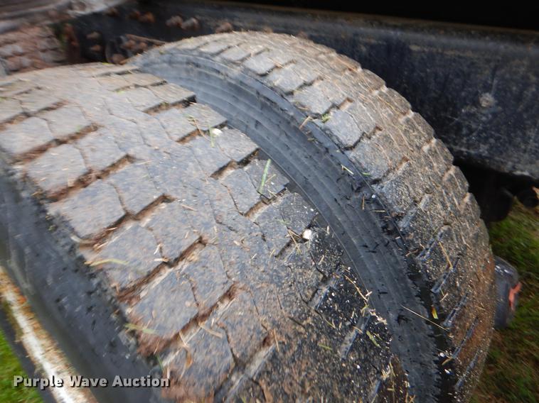 image for item FH9340 2006 International 7400 truck cab and chassis