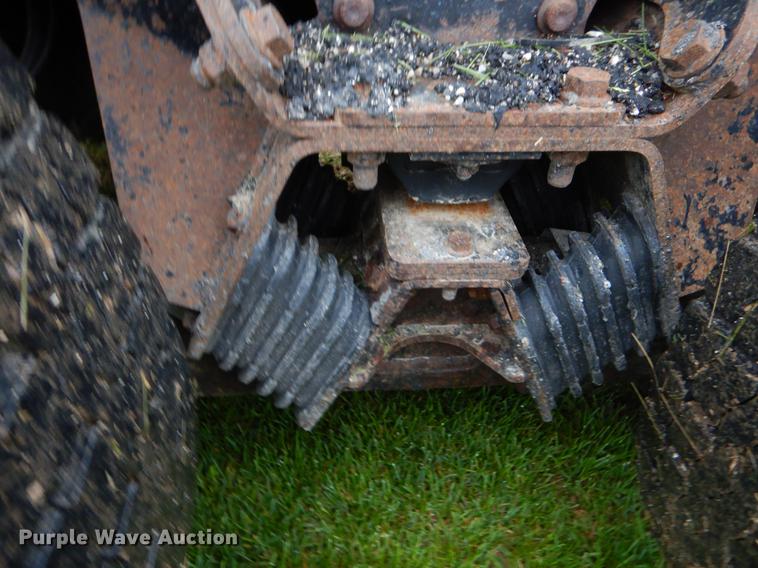 image for item FH9340 2006 International 7400 truck cab and chassis