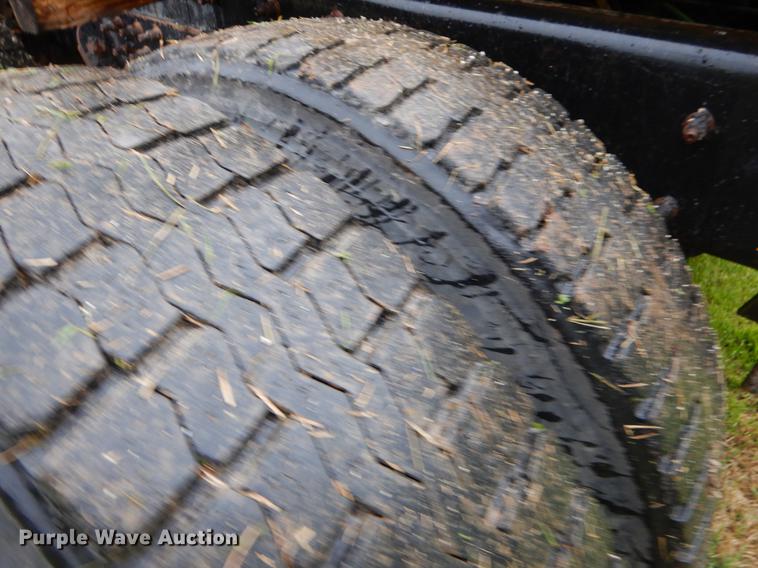 image for item FH9340 2006 International 7400 truck cab and chassis