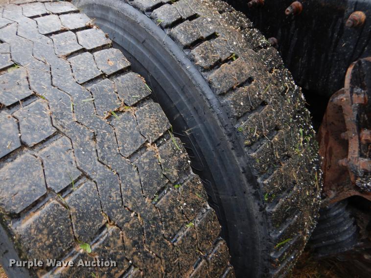 image for item FH9340 2006 International 7400 truck cab and chassis