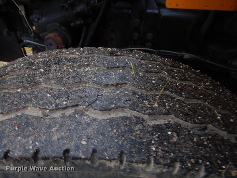 image for item FH9340 2006 International 7400 truck cab and chassis