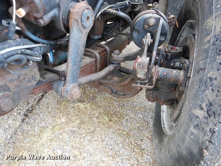 image for item FH9340 2006 International 7400 truck cab and chassis