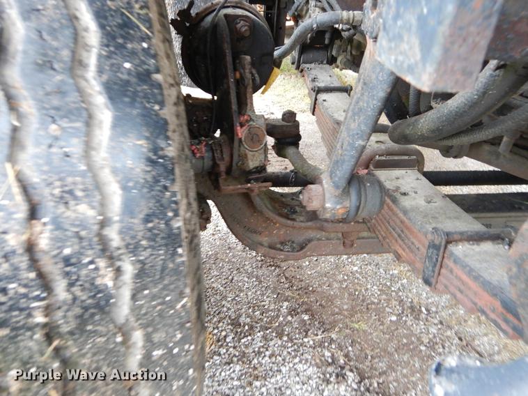 image for item FH9340 2006 International 7400 truck cab and chassis