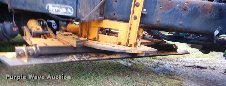 image for item FH9340 2006 International 7400 truck cab and chassis