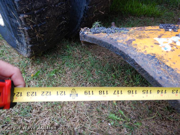 image for item FH9340 2006 International 7400 truck cab and chassis