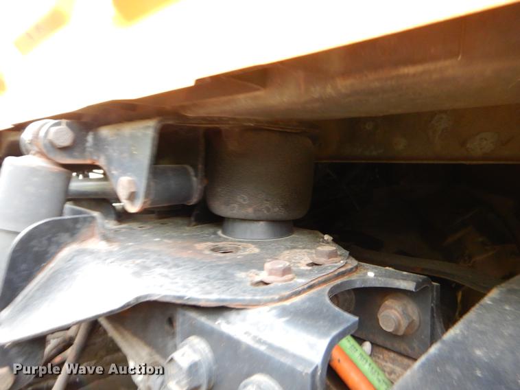 image for item FH9340 2006 International 7400 truck cab and chassis