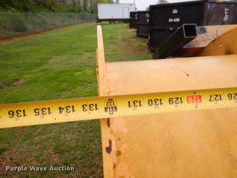 image for item FH9340 2006 International 7400 truck cab and chassis