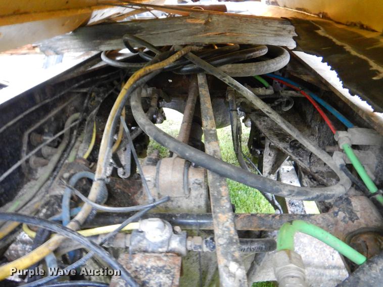 image for item FH9340 2006 International 7400 truck cab and chassis