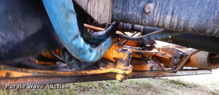 image for item FH9340 2006 International 7400 truck cab and chassis