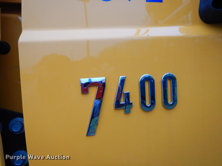 image for item FH9340 2006 International 7400 truck cab and chassis