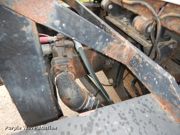 image for item FH9340 2006 International 7400 truck cab and chassis