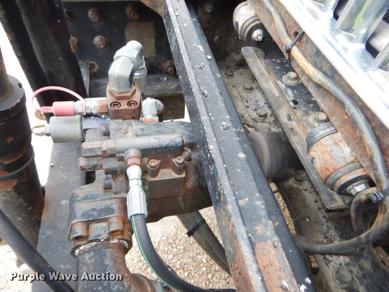 image for item FH9340 2006 International 7400 truck cab and chassis