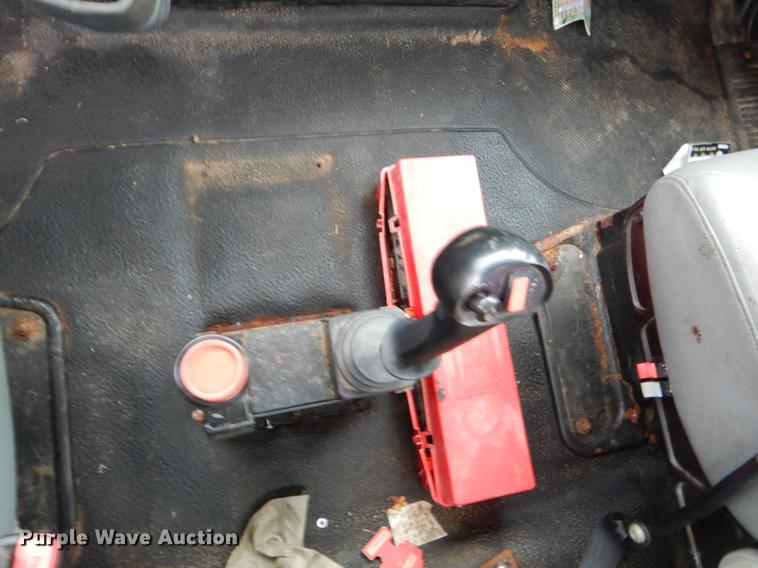 image for item FH9341 2006 International 7400 truck cab and chassis