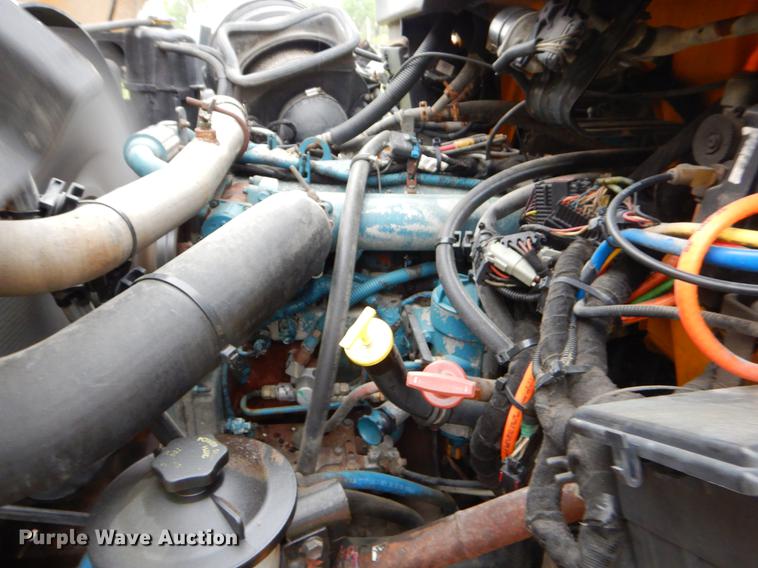 image for item FH9341 2006 International 7400 truck cab and chassis