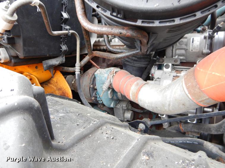 image for item FH9341 2006 International 7400 truck cab and chassis