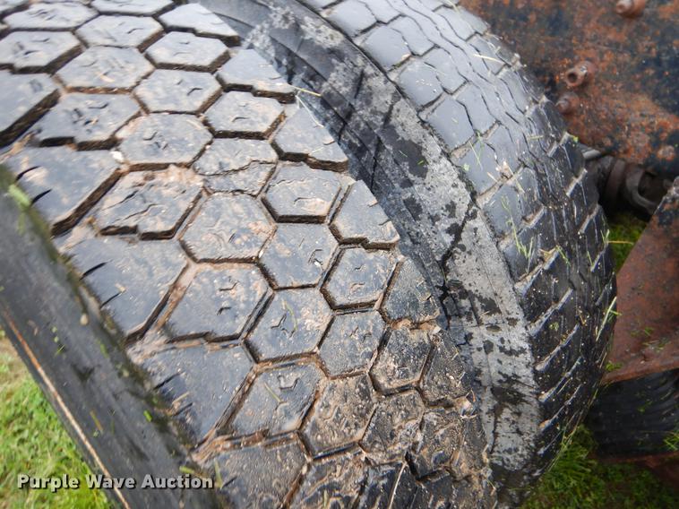 image for item FH9341 2006 International 7400 truck cab and chassis