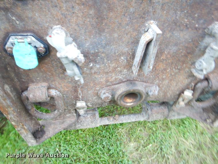 image for item FH9341 2006 International 7400 truck cab and chassis