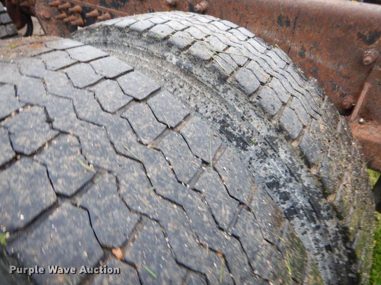 image for item FH9341 2006 International 7400 truck cab and chassis