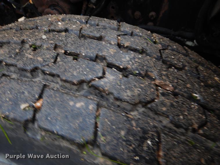 image for item FH9341 2006 International 7400 truck cab and chassis