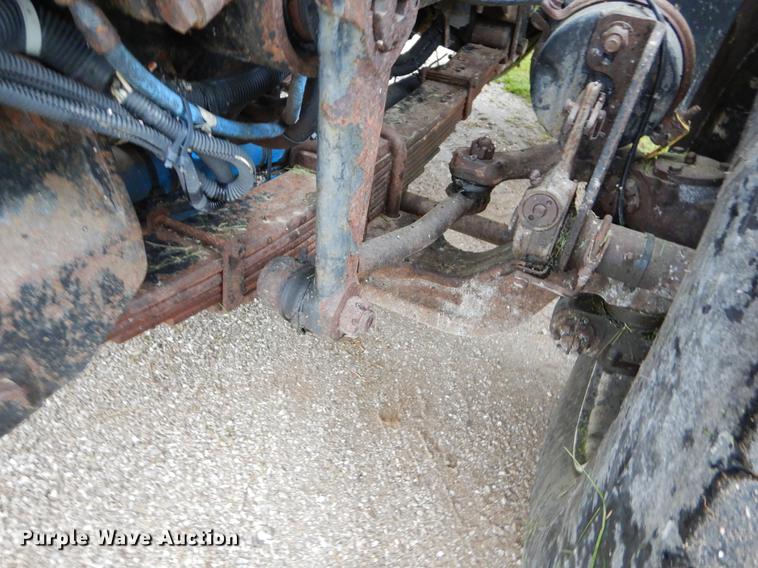 image for item FH9341 2006 International 7400 truck cab and chassis