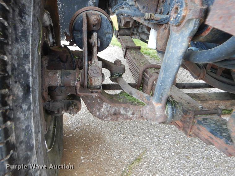 image for item FH9341 2006 International 7400 truck cab and chassis