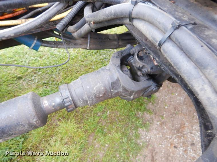 image for item FH9341 2006 International 7400 truck cab and chassis