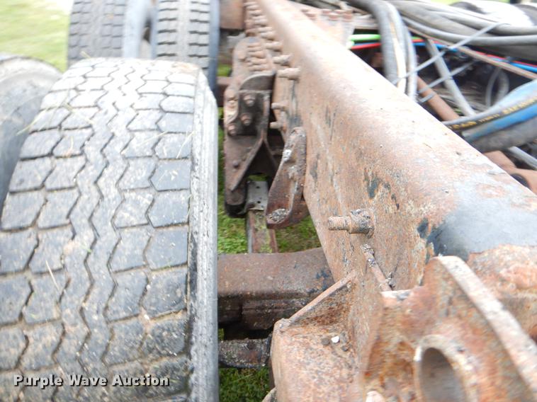 image for item FH9341 2006 International 7400 truck cab and chassis