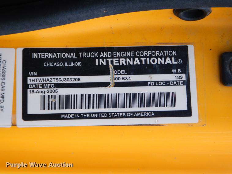 image for item FH9341 2006 International 7400 truck cab and chassis