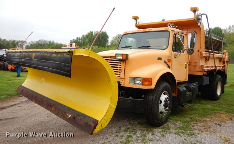 image for item FH9343 2002 International 4900 dump truck
