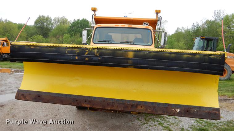 image for item FH9343 2002 International 4900 dump truck