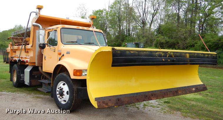 image for item FH9343 2002 International 4900 dump truck