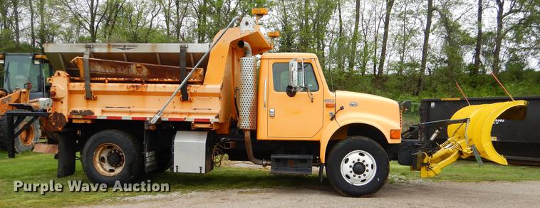 image for item FH9343 2002 International 4900 dump truck
