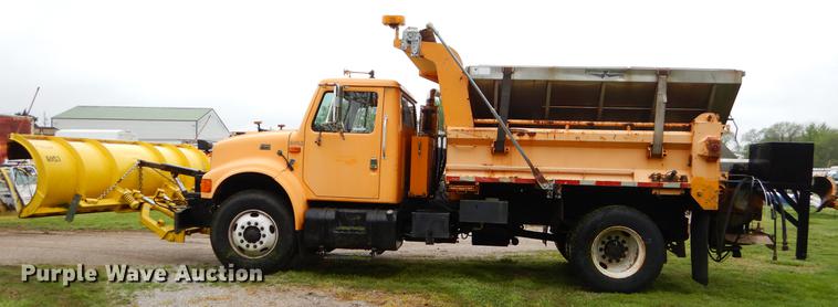 image for item FH9343 2002 International 4900 dump truck