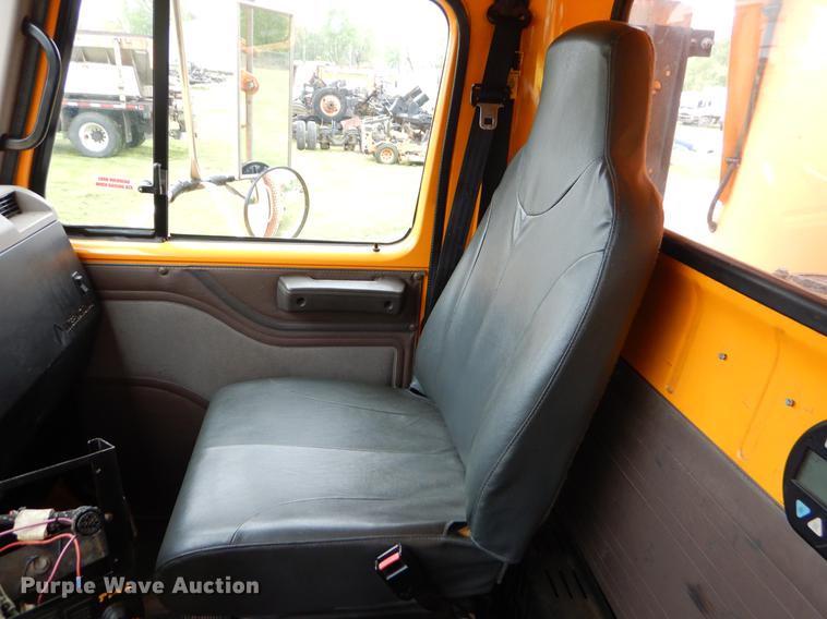 image for item FH9343 2002 International 4900 dump truck