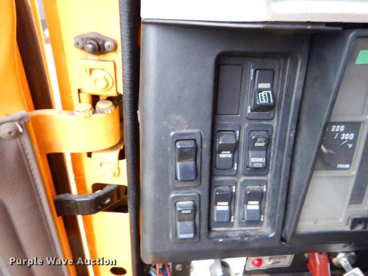 image for item FH9343 2002 International 4900 dump truck