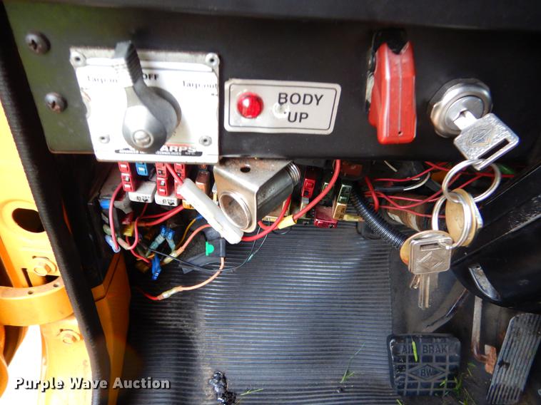 image for item FH9343 2002 International 4900 dump truck