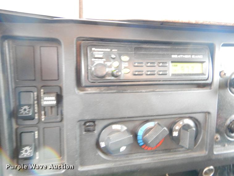 image for item FH9343 2002 International 4900 dump truck