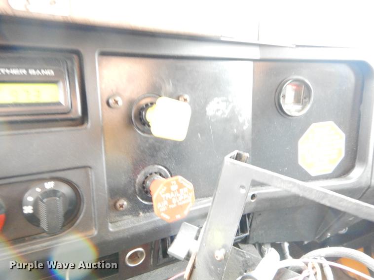 image for item FH9343 2002 International 4900 dump truck