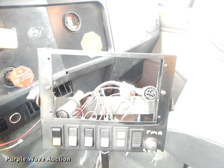 image for item FH9343 2002 International 4900 dump truck