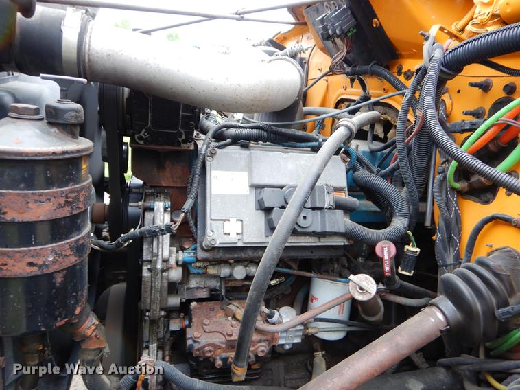 image for item FH9343 2002 International 4900 dump truck