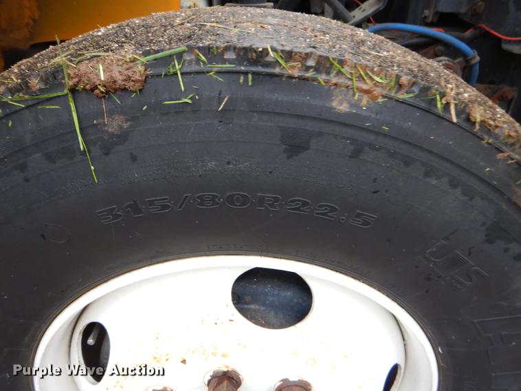 image for item FH9343 2002 International 4900 dump truck