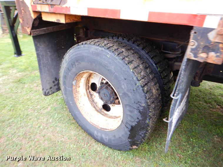 image for item FH9343 2002 International 4900 dump truck