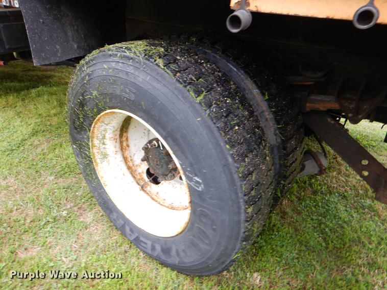 image for item FH9343 2002 International 4900 dump truck