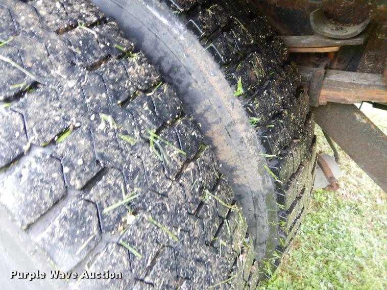 image for item FH9343 2002 International 4900 dump truck